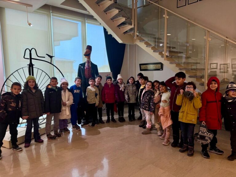 2.sınıf öğrencilerimiz geçmişten günümüze oyuncakların değişimlerini..