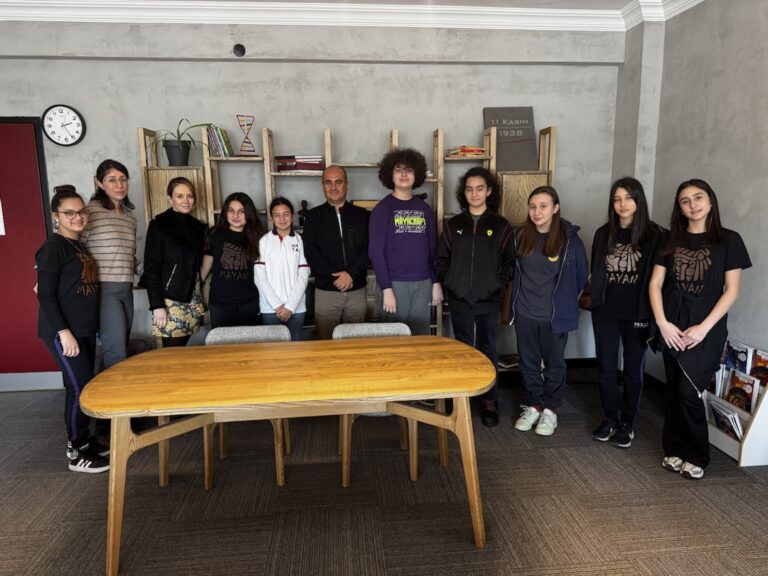 TRT yapımcısı ve akademisyen Özgür Yılmazkol okulumuza konuk..