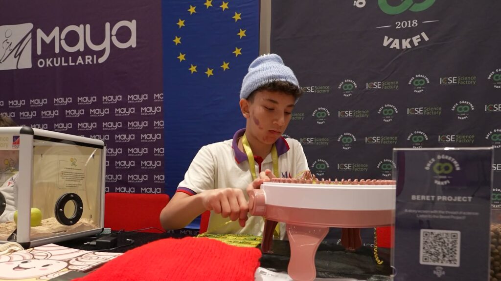 ICSE Science Factory Konferansı'nda projesini sunan Maya Okulları öğrencisi