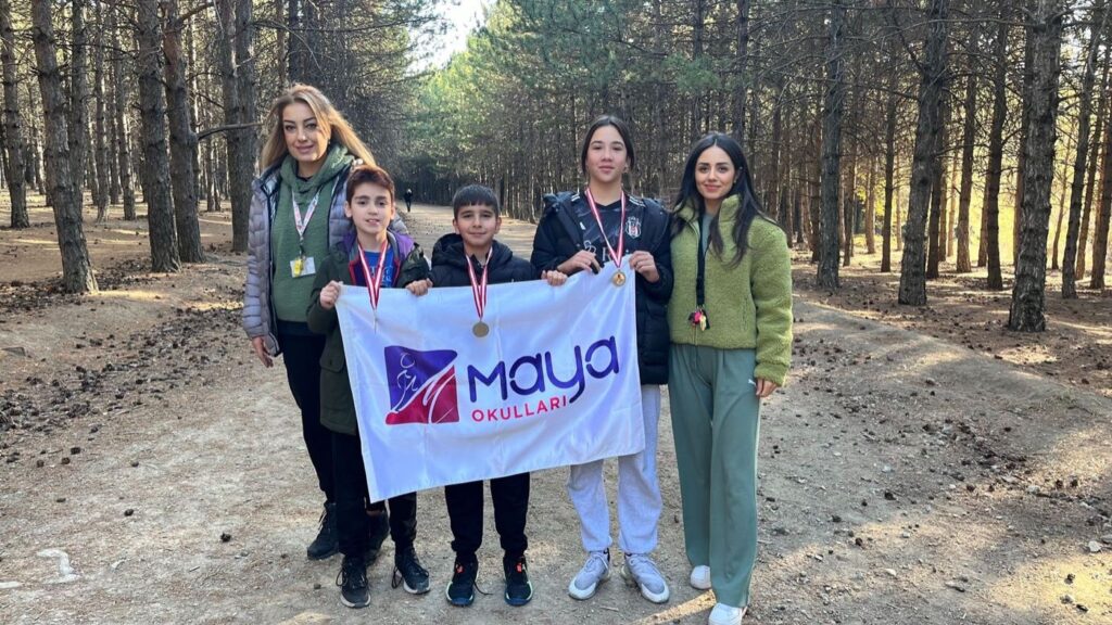 Atatürk Koşusu’nda madalya alan Maya Okulları öğrencileri